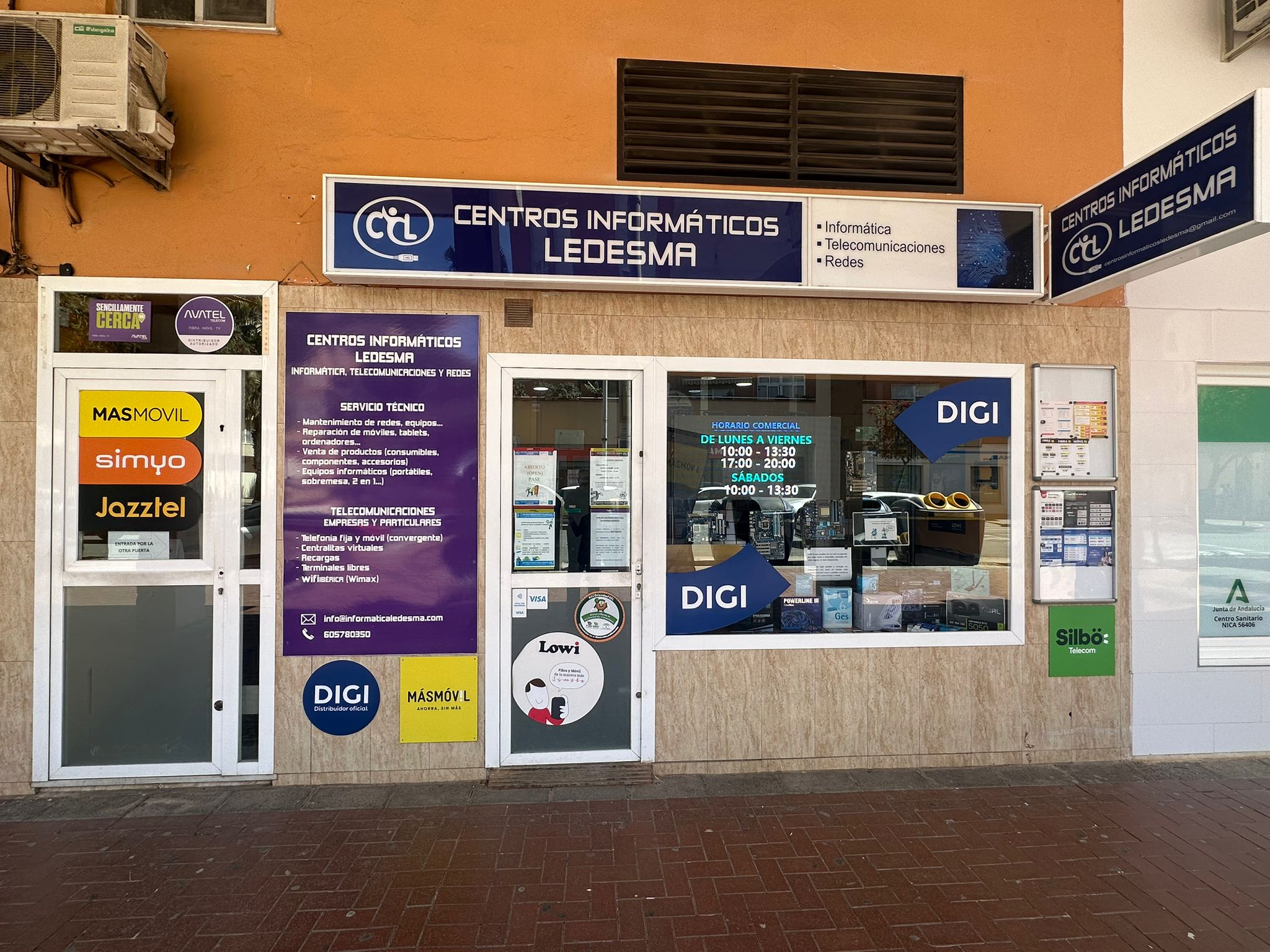 Fachada de la tienda